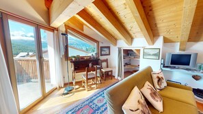 TV, fireplace, stereo - Beautiful holiday house in a quiet location in sunny Pontresina. (Pontresina)