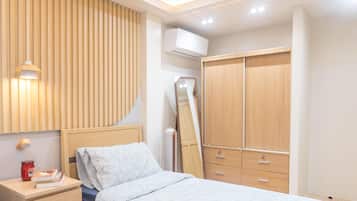 2 bedrooms, iron/ironing board, WiFi, bed sheets