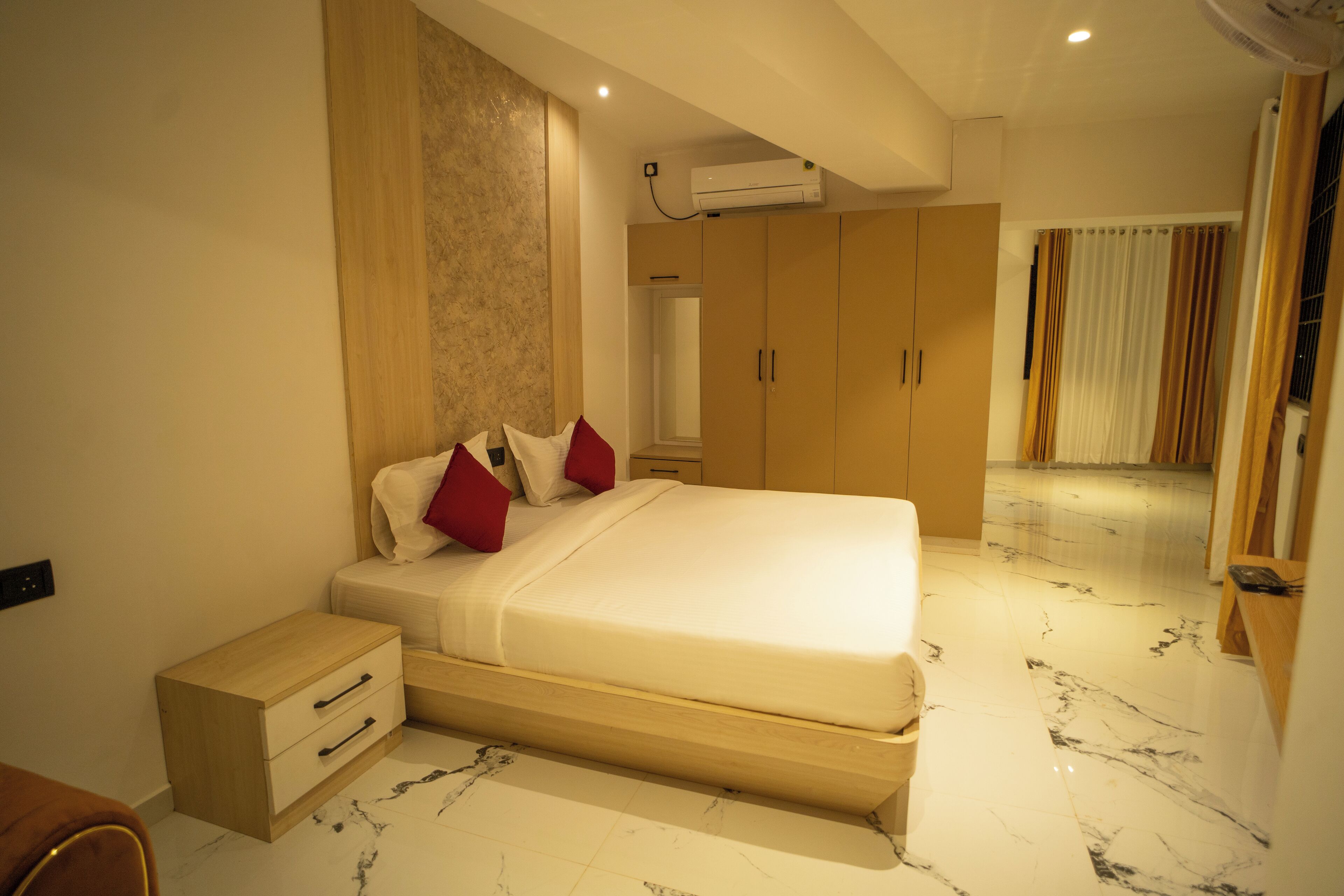Deluxe Comfort Room | Desk, laptop workspace, soundproofing, free WiFi