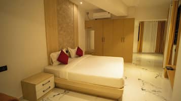 Deluxe Comfort Room | Desk, laptop workspace, soundproofing, free WiFi