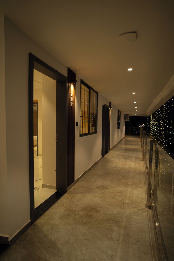 Balcony - HOTEL THE MANSION-Deralakatte mangalore (Mangaluru)