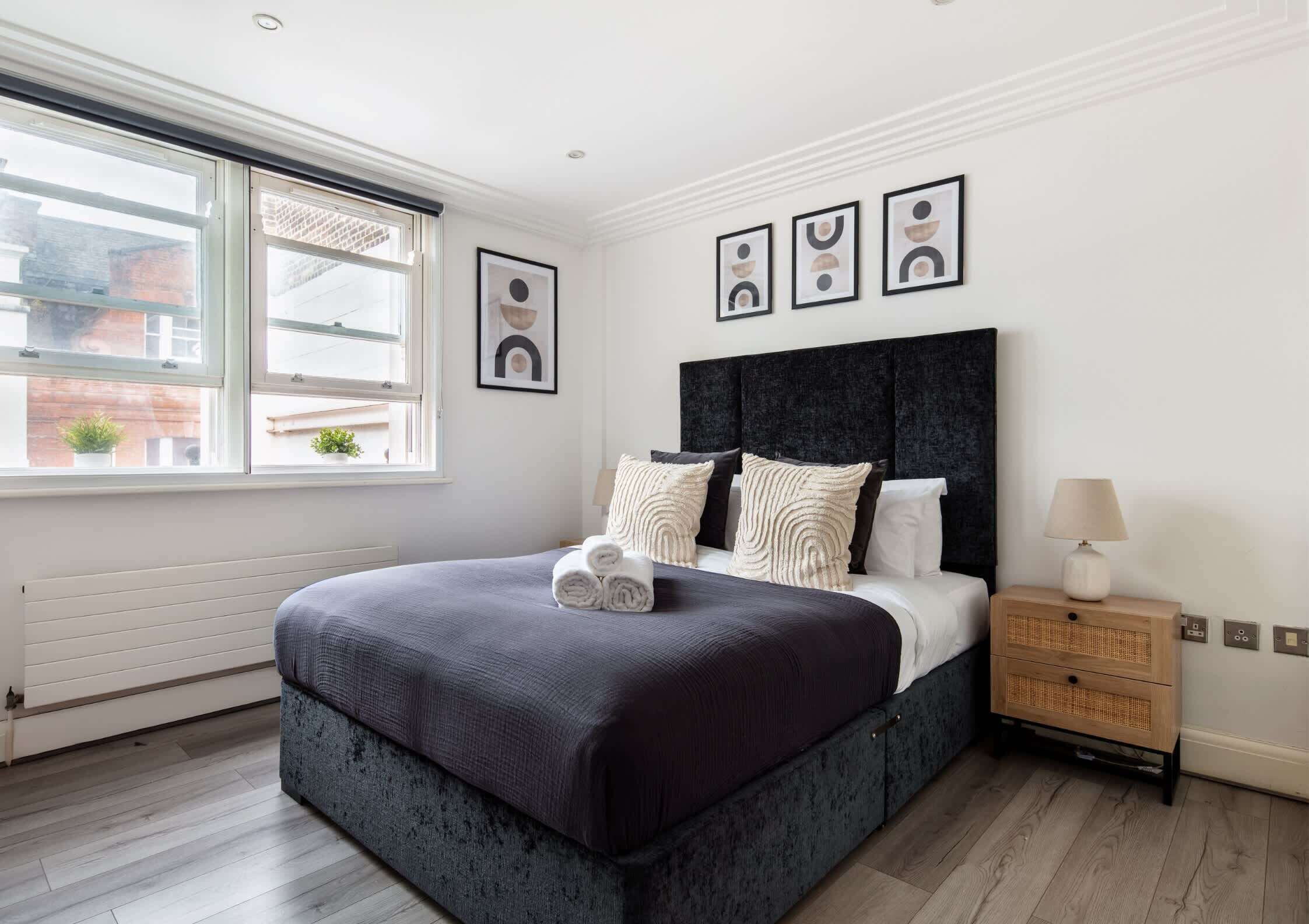 1 多间卧室、办公桌、熨斗/熨衣板、旅行婴儿床