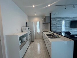 House | Private kitchen | Full-size fridge, microwave, stovetop, dishwasher