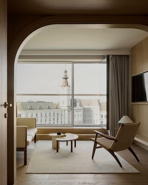 Executive suite | 1 slaapkamer, een kluis op de kamer, een bureau, een laptopwerkplek