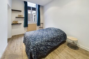 3 chambres, fer et planche à repasser, Wi-Fi, draps fournis