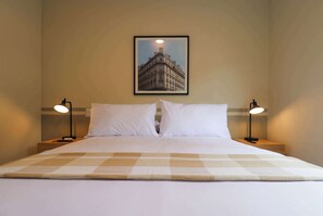 2 bedrooms, iron/ironing board, WiFi, bed sheets - w* | Glorious 2BR w/ Perfect Balcony Near Kennedy Park (Miraflores)