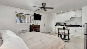 1 bedroom, desk, iron/ironing board, free WiFi