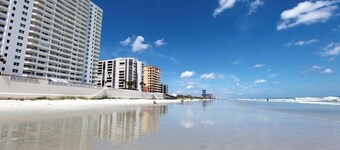 Welcome to your cozy retreat in Daytona Shores, just steps from the Atlantic Ocean. Perfect for solo travelers or couples, this comfy motel studio offers easy beach access and is surrounded by great local restaurants and cafés.