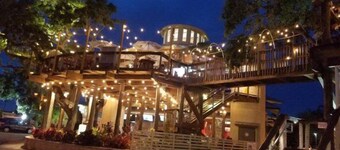 Welcome to your cozy retreat in Daytona Shores, just steps from the Atlantic Ocean. Perfect for solo travelers or couples, this comfy motel studio offers easy beach access and is surrounded by great local restaurants and cafés.