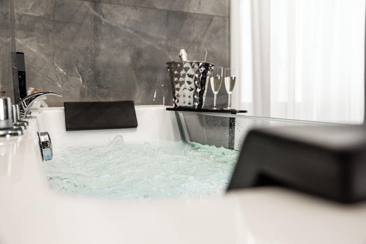 Royal kamer, 1 queensize bed, niet-roken, privébadkamer | Hypoallergeen beddengoed, een minibar met enkele gratis items