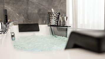 Chambre Royale, 1 grand lit, non-fumeur, salle de bains privée