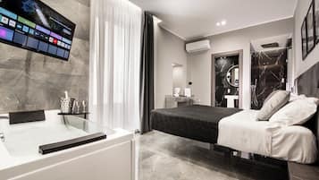 Habitación Royal, 1 cama Queen size, para no fumadores, baño privado | Ropa de cama hipoalergénica y artículos del minibar gratis
