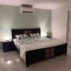 3 slaapkamers, een strijkplank/strijkijzer, wifi, beddengoed