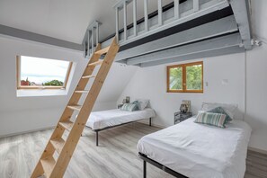 4 室のベッドルーム、アイロン / アイロン台、WiFi、ベッドシーツ