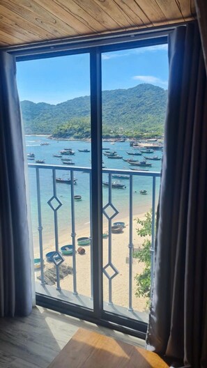 Deluxe Double Room Single Use, Sea View | Terrace/patio - The Coral Homestay & Pub (Da Nang)