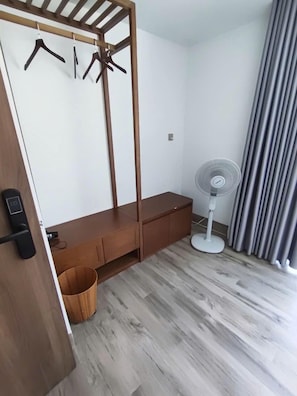 Deluxe Double Room Single Use, Sea View | Premium bedding, soundproofing, free WiFi, bed sheets - The Coral Homestay & Pub (Da Nang)