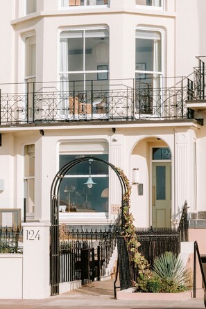 Exterior - NO. 124 Brighton (Brighton)