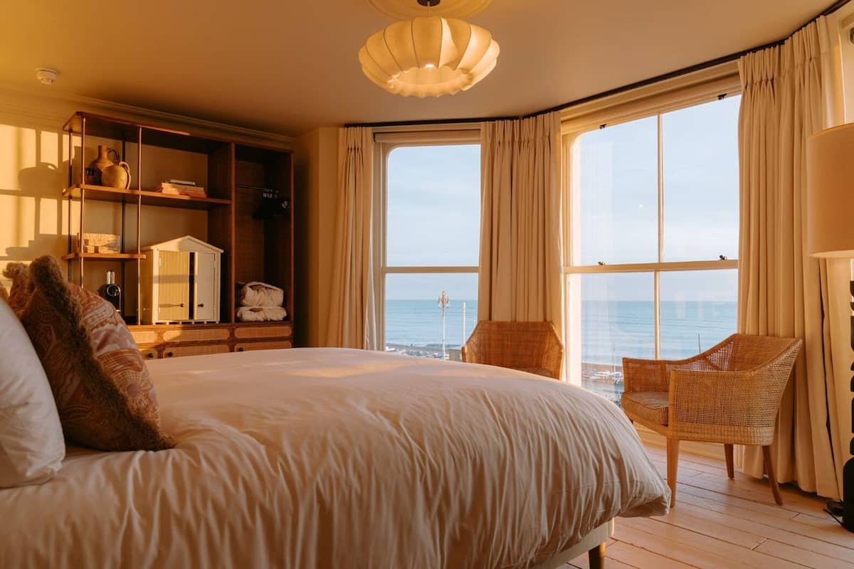Camera, vista mare (Guest) | Con stile personalizzato, una scrivania, ferro/asse da stiro