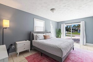 3 bedrooms, desk, iron/ironing board, free WiFi