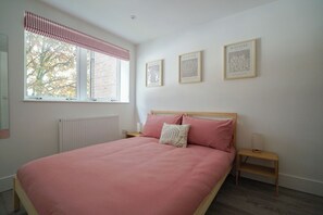 2 quartos, ferros/tábuas de passar roupa, Wi-Fi, roupa de cama