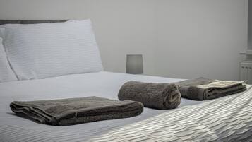 3 bedrooms, iron/ironing board, WiFi, bed sheets