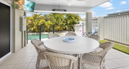 Seatides Mooloolaba -Pet friendly luxury home with heated pool!!