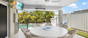 Seatides Mooloolaba -Pet friendly luxury home with heated pool!!