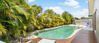 Seatides Mooloolaba -Pet friendly luxury home with heated pool!!