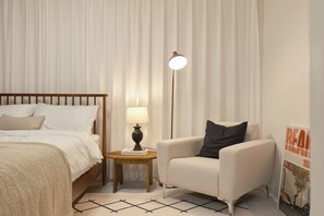 3 室のベッドルーム、WiFi (無料)、ベッドシーツ