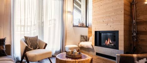 TV, fireplace, offices