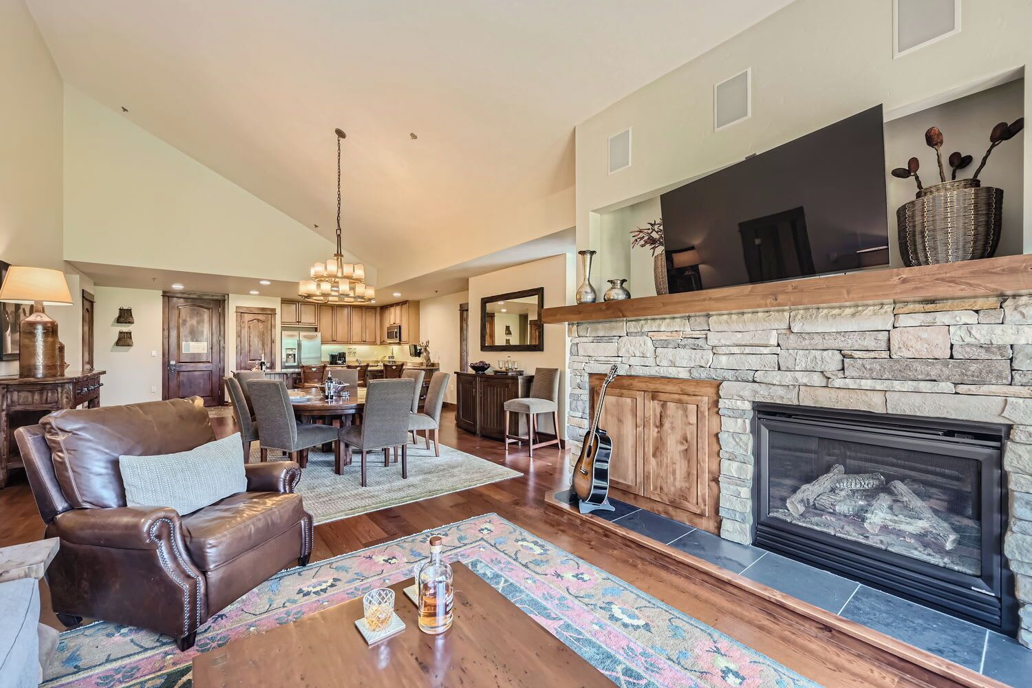 TV, fireplace, offices