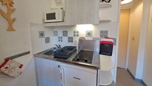 Coffee/tea maker, fridge, microwave, toaster - T2 Apartment with view, parking, 4 pers in Les Deux Alpes (Les Deux Alpes)