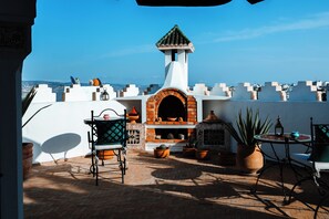 Outdoor dining - Charming riad with 8 luxury suites, AC, WiFi in the heart of Kasbah of Tanger. (tanger)