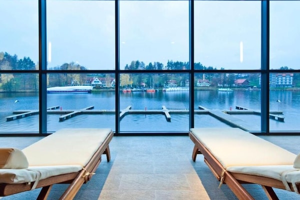 Sauna, 8 treatment rooms, massages