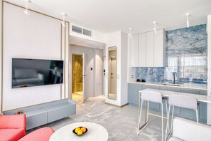 Deluxe Suite, Balcony, Courtyard View | Private kitchen - N11 Apartamenty Mikołajki - Destigo Hotels (Mikolajki)