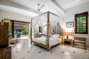 Villa - Villa Maimalu by Alfred in Bali - Heaven 4 BR Villa With Large Pool and Lush Garden (Kerobokan)