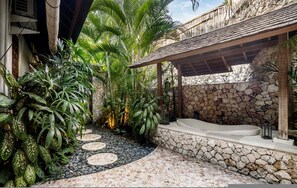 Villa - Villa Maimalu by Alfred in Bali - Heaven 4 BR Villa With Large Pool and Lush Garden (Kerobokan)