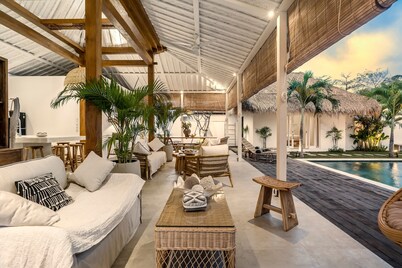 A Casa Di Renucci by Alfred in Bali - Brand New Stunning 5BR Villa Near Seminyak Beach
