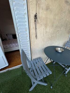 Outdoor dining - Character apartment near Velodrome stadium, ideal for friends or family (Marseille)
