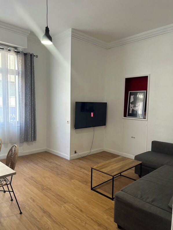 TV - Character apartment near Velodrome stadium, ideal for friends or family (Marseille)