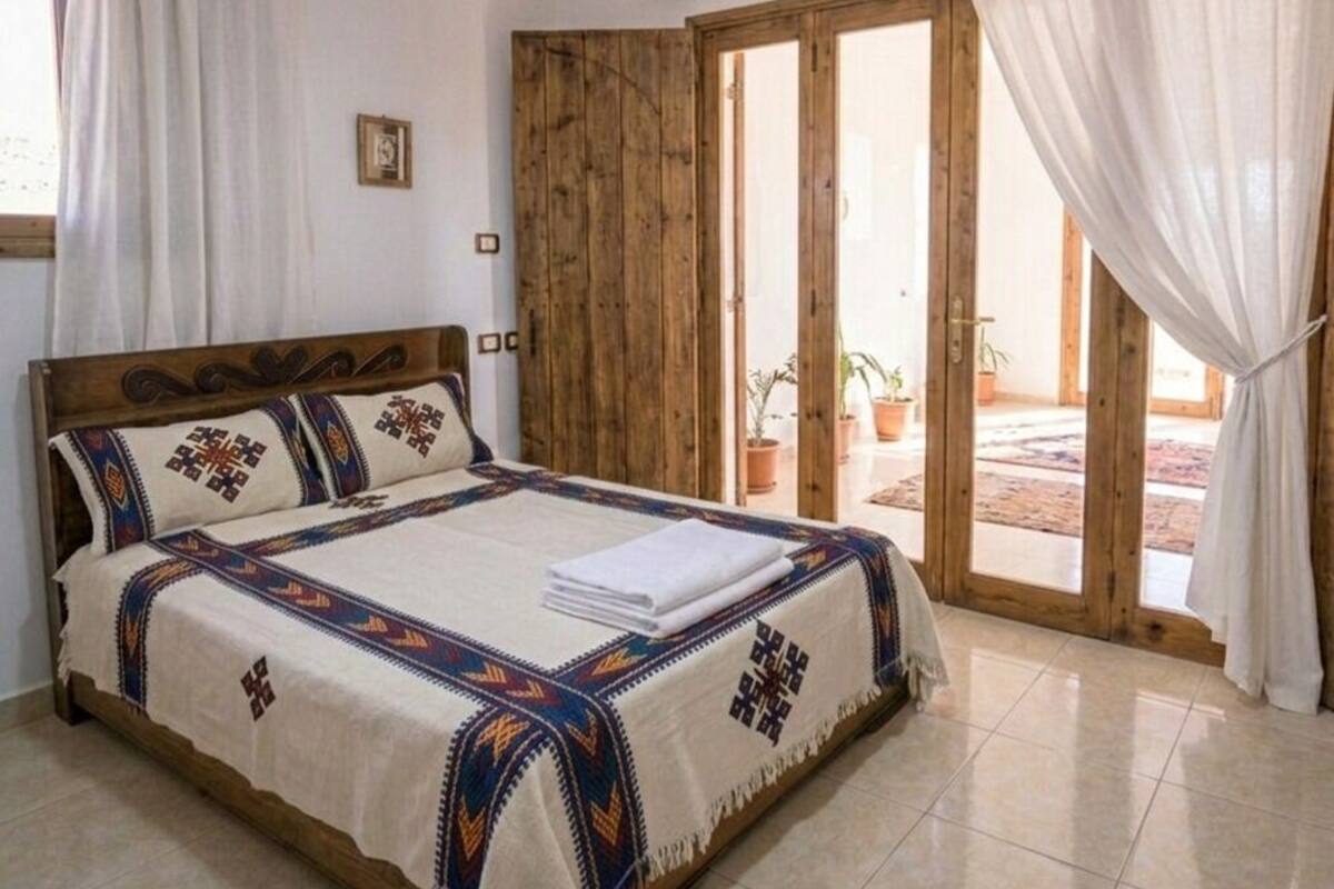 Iron/ironing board, free WiFi