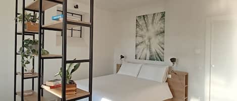 1 bedroom, desk, free WiFi, bed sheets