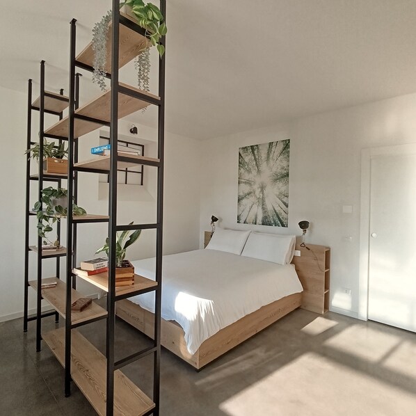 1 bedroom, desk, free WiFi, bed sheets