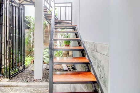 Lobby. Capital O 94314 Sunny Co Living