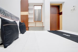 Standard Double Room | Soundproofing, free WiFi, bed sheets - Capital O 94314 Sunny Co Living (Banguntapan)
