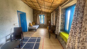 HIMALAYAN VIEW FAMILY SUITE | Living area