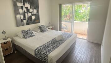 3 bedrooms, iron/ironing board, free WiFi, bed sheets