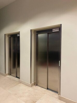 ฝ่ายต้อนรับ