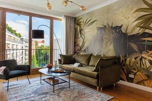 Apartamento design, 1 quarto, sacada, vista para a cidade | Área de estar | TV