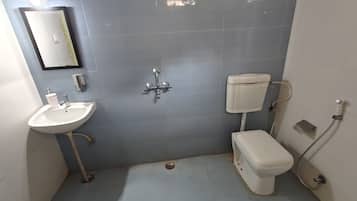 Deluxe Double Room, Lake View | Bilik Mandi